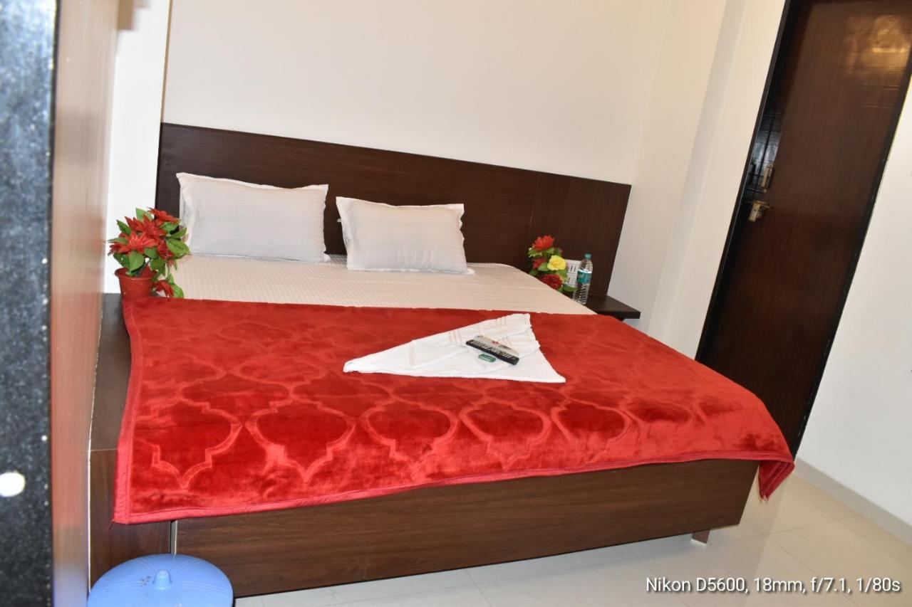 Hotel Sai Shatabdi Shirdi Buitenkant foto
