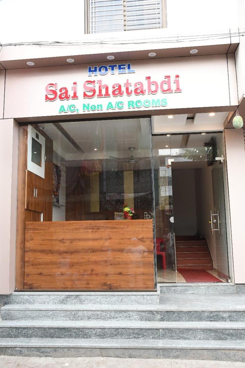 Hotel Sai Shatabdi Shirdi Buitenkant foto