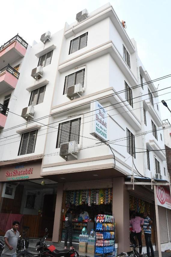 Hotel Sai Shatabdi Shirdi Buitenkant foto