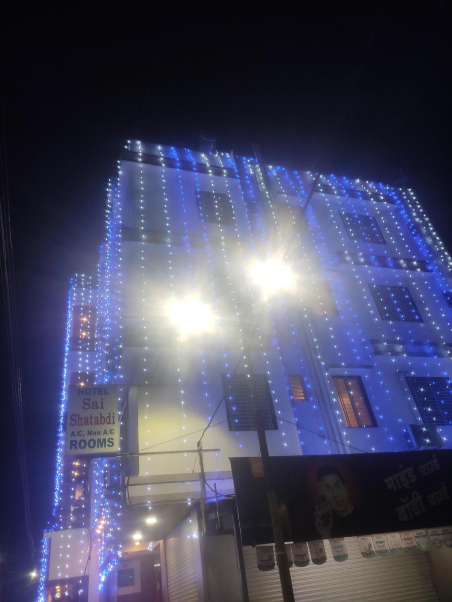Hotel Sai Shatabdi Shirdi Buitenkant foto